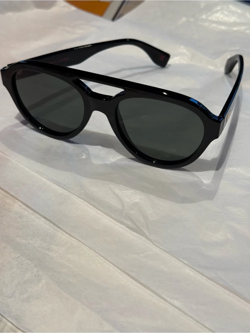 Solid & Striped by Le Specs Black Glossy Round-Edge Women's Sunglasses